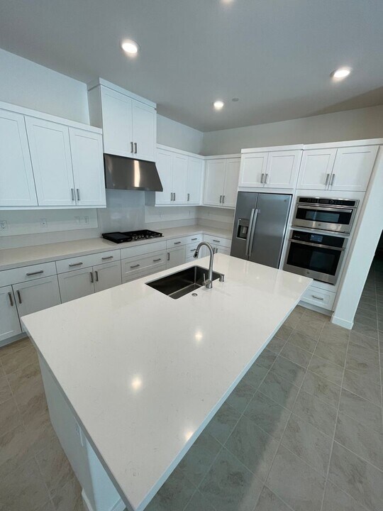 356 Merit in Irvine, CA - Building Photo