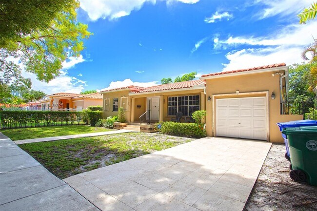 600 SW 25th Rd in Miami, FL - Foto de edificio - Building Photo