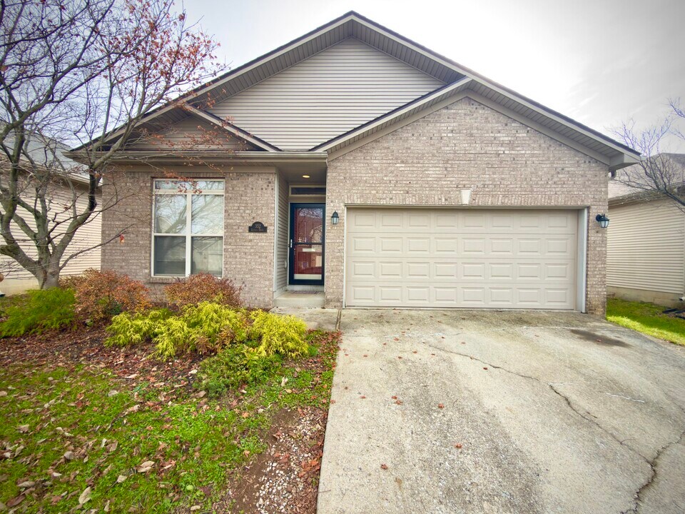 352 Lucille Dr in Lexington, KY - Building Photo