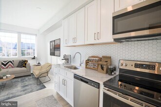 1324 Frankford Ave in Philadelphia, PA - Foto de edificio - Building Photo