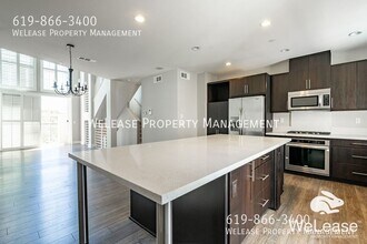 7821 Stylus Dr in San Diego, CA - Building Photo - Building Photo