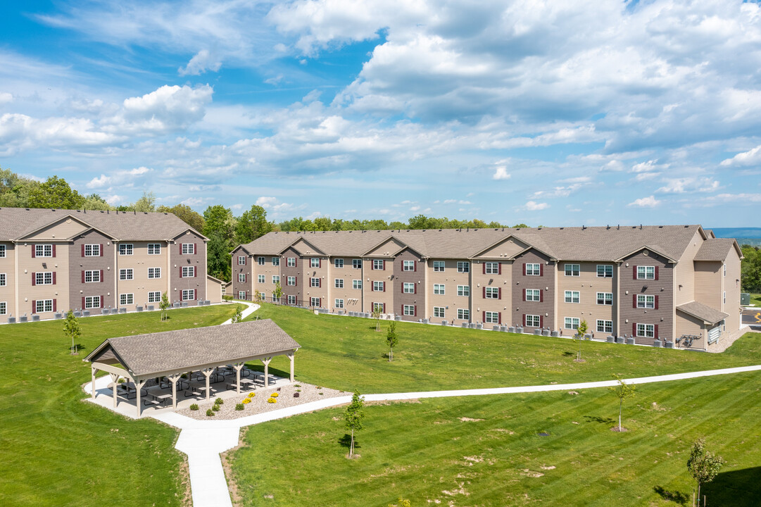 Deerfield Commons in Middletown, NY - Foto de edificio