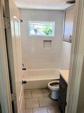 110 N Burr St in Houston, TX - Building Photo - Building Photo