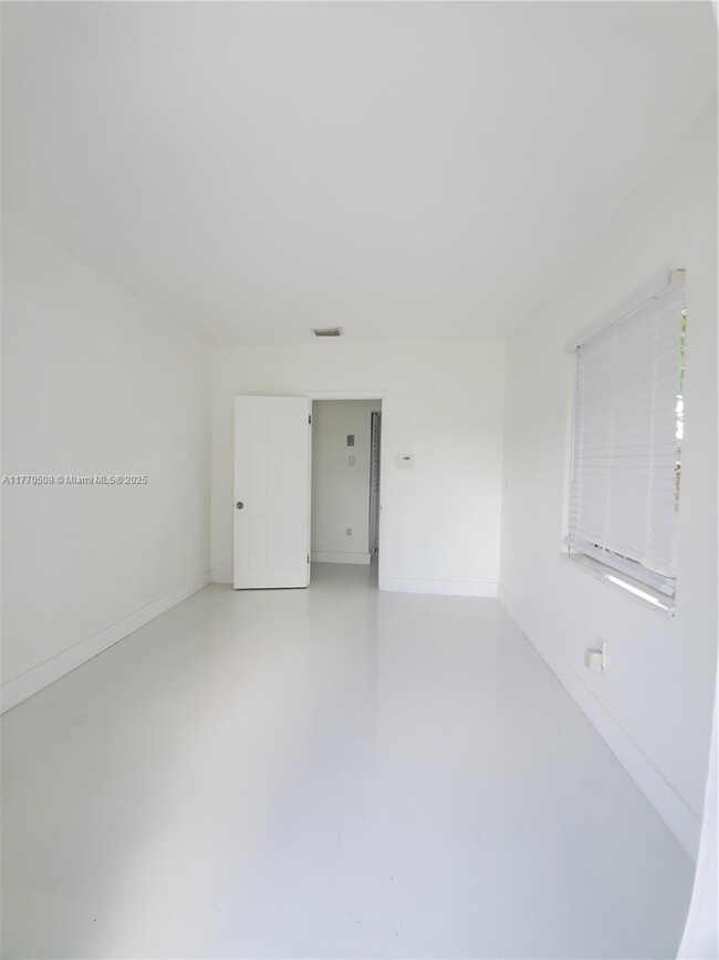440 NW 140th St in Miami, FL - Foto de edificio - Building Photo