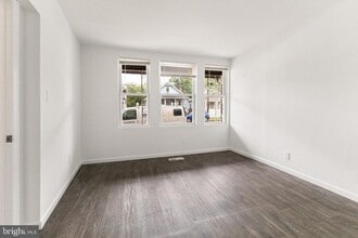 211 Broad St in Beverly, NJ - Building Photo - Building Photo