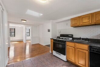 212 5th St in Jersey City, NJ - Building Photo - Building Photo