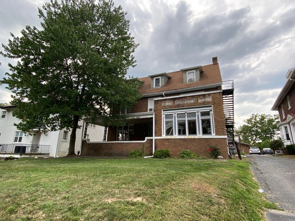 1945 Indianola Ave in Columbus, OH - Building Photo