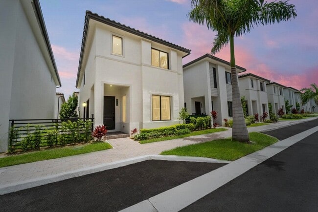 8173 NW 42nd St in Doral, FL - Building Photo - Building Photo