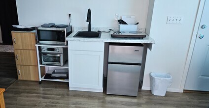 960 NE Commercial St in Waldport, OR - Building Photo - Building Photo