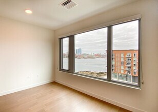 50 Lewis St, Unit #617 in Boston, MA - Building Photo - Building Photo
