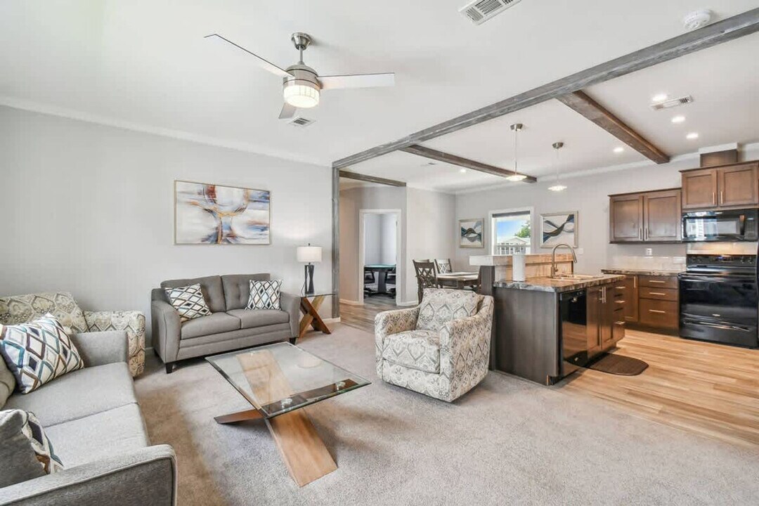 10043 Collingwood Ave in Dade City, FL - Building Photo