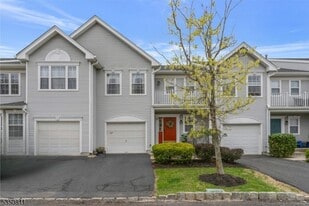 227 Marcia Way in Bridgewater, NJ - Building Photo