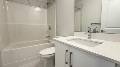 3116 Dixon Lndg SW in Edmonton, AB - Building Photo - Building Photo