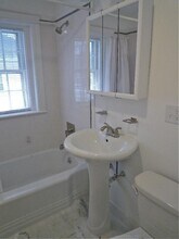 45 Wyman St, Unit #3 in Waban, MA - Foto de edificio - Building Photo