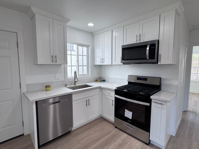618 W 6th St in Long Beach, CA - Building Photo - Building Photo