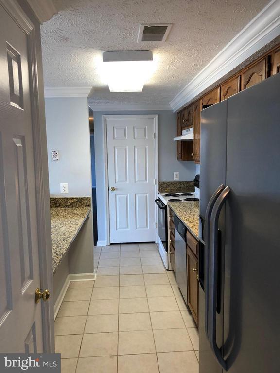 17050 Capri Ln in Dumfries, VA - Building Photo - Building Photo