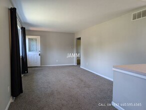 6181 Zehman Dr in Brook Park, OH - Foto de edificio - Building Photo