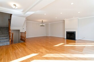 1855 Admiral Ct in Glenview, IL - Building Photo - Building Photo