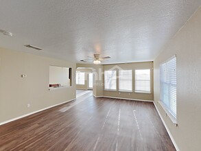 7906 Cortland Oak in San Antonio, TX - Building Photo - Building Photo