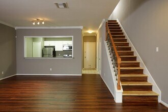 2824 Holly Hall St in Houston, TX - Building Photo - Building Photo
