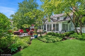 1010 Hubbard Pl in Winnetka, IL - Building Photo - Building Photo