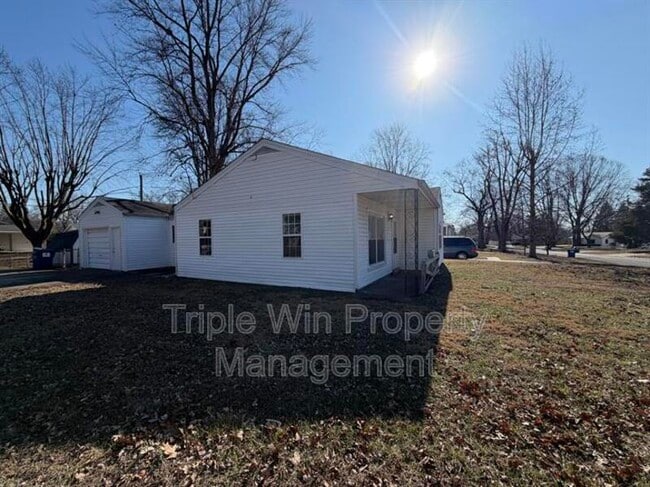 300 Brackleigh Ln in Florissant, MO - Building Photo - Building Photo