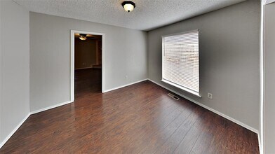 10020 S Ross Ave in Oklahoma City, OK - Building Photo - Building Photo