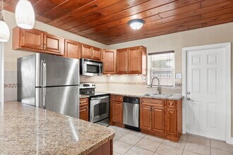 327 Lee Ave in Satellite Beach, FL - Building Photo - Building Photo