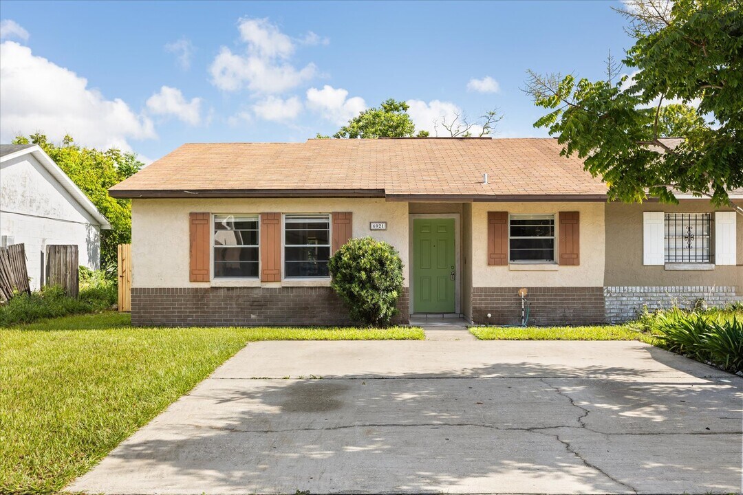 6921 Longmeade Ln in Orlando, FL - Building Photo