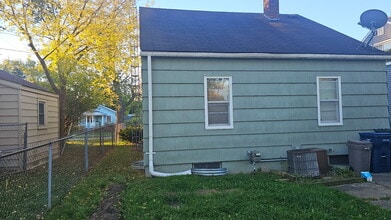 3806 Herrick St in Flint, MI - Building Photo - Building Photo