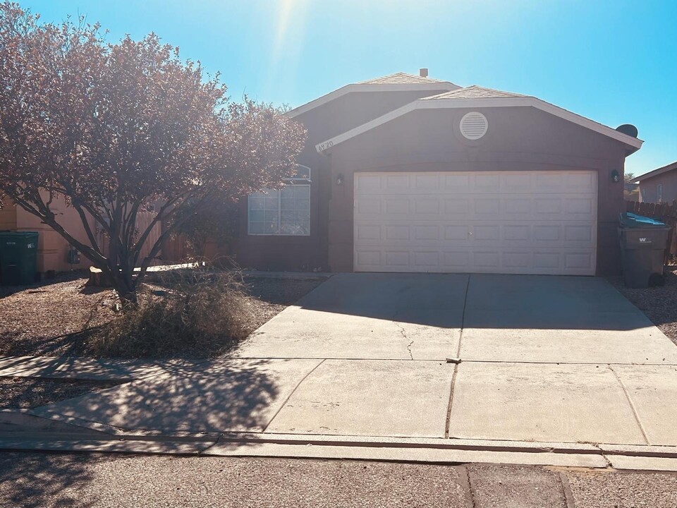 6920 Skylar Dr NE in Rio Rancho, NM - Building Photo