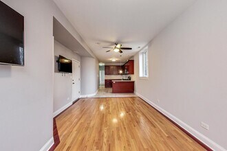 2325 W Taylor St in Chicago, IL - Building Photo - Building Photo
