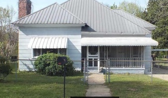 12 A St SW in Jacksonville, AL - Building Photo