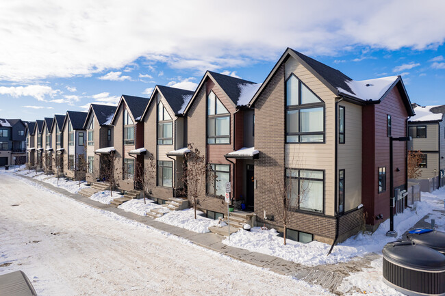 606 Sage Meadows Way NW in Calgary, AB - Building Photo - Building Photo