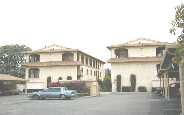 Willow Tree Apartments in San Leandro, CA - Foto de edificio - Building Photo