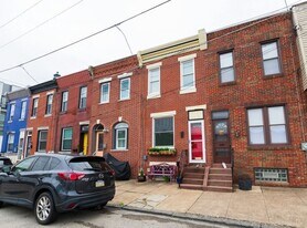 2415 Almond St in Philadelphia, PA - Building Photo