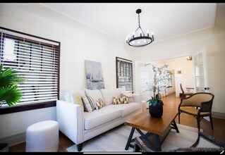 2009 S Victoria Ave in Los Angeles, CA - Building Photo - Building Photo