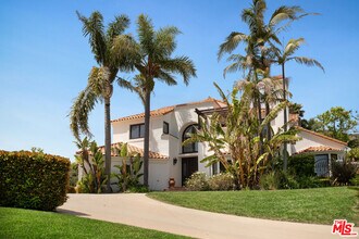 29675 Harvester Rd in Malibu, CA - Building Photo - Building Photo