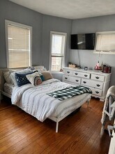 50 Derby St, Unit 2 in Somerville, MA - Foto de edificio - Building Photo