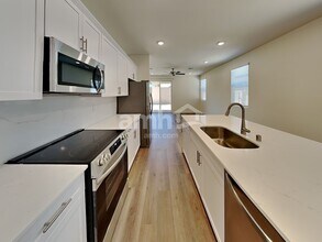 513 Sacred Lotus Pl in Henderson, NV - Building Photo - Building Photo