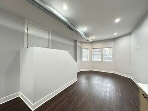 2171 W Wilson Ave, Unit M07B in Chicago, IL - Building Photo - Building Photo