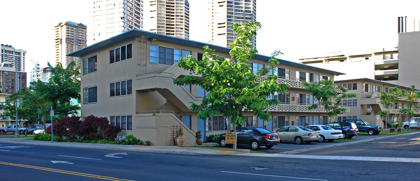 Hawaiiana Gardens in Honolulu, HI - Foto de edificio