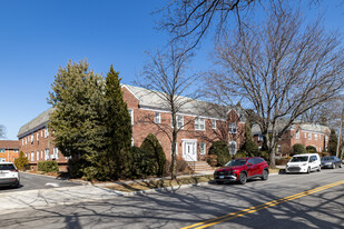 33-47 Floral Blvd in Floral Park, NY - Building Photo