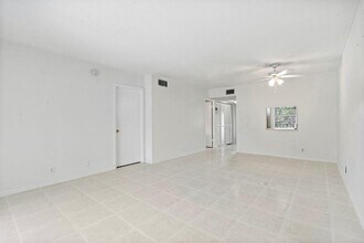 21 Abbey Ln in Delray Beach, FL - Building Photo - Building Photo