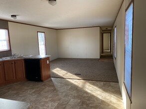 1806 Davis in Milford, MI - Foto de edificio - Building Photo