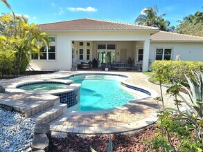15066 SW 39th St in Davie, FL - Building Photo - Building Photo