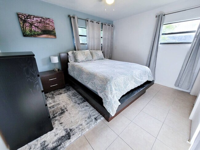 735 SE 4th Ave in Gainesville, FL - Foto de edificio - Building Photo