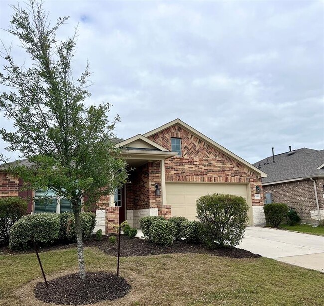 2019 Brisa Ln in Mont Belvieu, TX - Building Photo - Building Photo