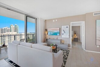 4010 S Ocean Dr in Hollywood, FL - Building Photo - Building Photo