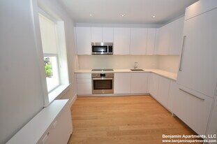 35 South St, Unit 3 in Boston, MA - Building Photo